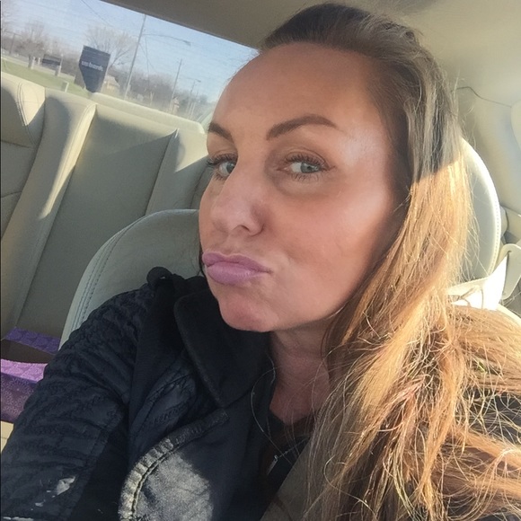 Meet your Posher - Picture 2 of 2